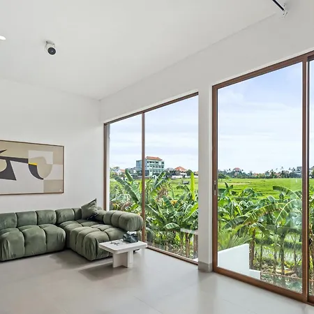 Villa Hijau With 3 Bedroom And Rooftop In Center Of Berawa